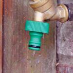 Adaptateur de tuyau pour robinet d'eau